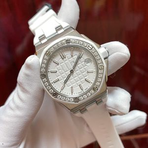 Kwarc Ruch Watch Watch 37 mm obudowa ze stali nierdzewnej Silikonowy zespół moda osobowość Diamond Diamond Watch Luksusowe zegarki AAA Red White