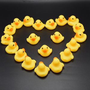 3.5 cm Baby Kąpiel Water Duck Toy Dźwięki Mini Żółte Gumowe Kaczki Bath Small-Duck Dzieci Pływanie Plażowe Prezenty Zabawki