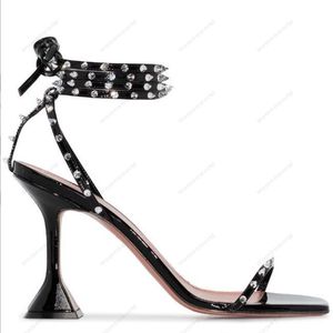 豪華なデザイナーAmina Muaddi X Awge Sandals New Clear Begum Glass PVC Crystal Transparent Slingback Sandal Heel Pumps装飾カルマアンクルラップサンダルシューズ