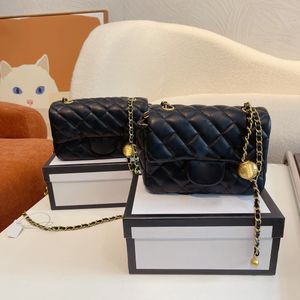 Letnia klasyczna mini torba z klapką na łańcuszku Matelasse Pikowana Vintage Fashion Top Quality Luksusowy projektant Crossbody Ramię Projektanci kosmetyków Kopertówka Z pudełkiem