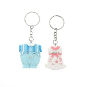 Kleidung Schlüsselanhänger Rosa Mädchen und blauer Junge Schlüsselanhänger Babypartybevorzugung Schlüsselanhänger Geschenkbox Verpackung