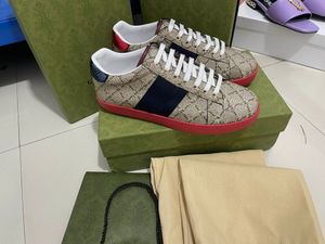 Women Designer Buty Włosze Ace Sneakers pszczoły wąż skóra haftowa czarni mężczyźni chaussures blokujący spacery swobodne trenerzy sportowe f0n7