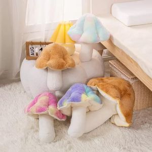 Animali di peluche ripieni UPS Peluche Fungo Bambola Cute Symphony Piccolo fungo Cuscino Camera dei bambini Decorazione della casa Cuscino 240314