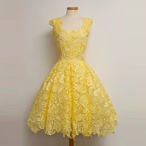 Luksusowe unikalne koronkowe sukienki imprezowe Vintage Długość kolana Chic Popularne suknie wieczorowe Kobiety Krótki na zamówienie prawdziwy obraz Skromna sukienka imprezowa