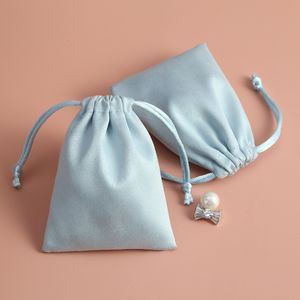 50 stks lichtblauwe flanel trekkoord pakking sieraden tassen display fluwelen suède zakjes cadeauzakken kunnen gepersonaliseerd