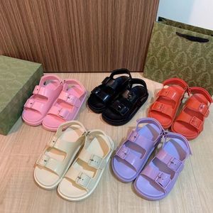 Sandały Slipper Candy Kolor Kobiety Gumowa skóra Najwyższa jakość Designerskie Panie Klasyczne sandały zewnętrzne