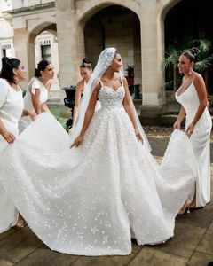 2022 Luxo Flores Florais de Luxo Um vestido de noiva de linha Sexy Spaghetti Straps Vestidos de noiva Apliques de renda Minchas de noiva forma