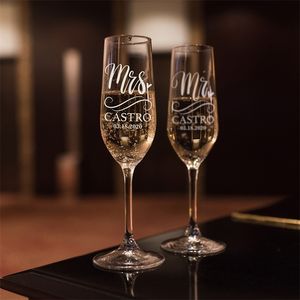 2PcsSet Personalized Mr and Mrs Champagne FlutesCustom Bride Groom Name Glasses for Wedding ToastingGift for Bridal Shower 220527