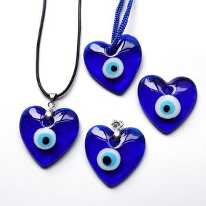Bulkpris Blue Evil Eye Pendant Halsband Hjärtformade glashängen Turkiet Grekiska Smycken Accessoarer Devil's Eyes Ornament