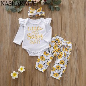 Nashakaite nascida roupas de bebê conjunto letra floral amarela Manga comprida Romper calça Bowknot Pants Banda para a cabeça Roupas de menina LJ201223