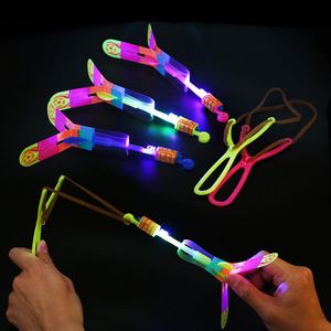 Fantastisk LED Light Arrow Rocket Helicopter Flying Toy Flash Toys Baby Toys Party Fun Gift