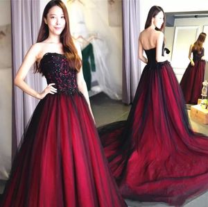 Gothic Red and Black Wedding Dress Strapless Dazzling Applique 1850s Vintage lace-up corset Bridal Gowns Classic Design