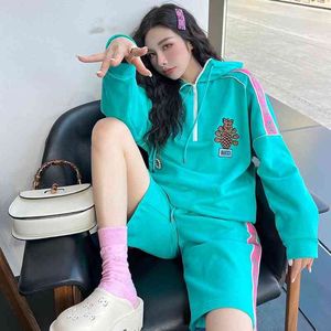 Spring / summer 2002 new Lapel letter stitching contrast embroidery pineapple loose casual sports suit women