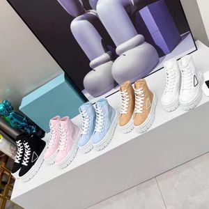 Sneakers de créateurs Gabardine Nylon Casual Chores Trainer Trainer Canvas Sneaker Ladies Fashion High Top Plateforme Sole Solide Color Elevator Shoe