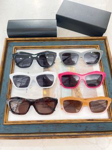 Män solglasögon för kvinnor Senaste säljer Fashion Sun Glasses Herr Solglasögon Gafas de Sol Top Quality Glass UV400 -lins med slumpmässig matchningslåda 0216