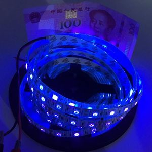 Şeritler LED şerit ışığı SMD 60LEDS/M 395-405NM Ultraviyole Ray Diyot Şeridi Mor DJ floresanlı şeritli Soyu