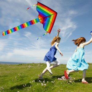 Grande colorato arcobaleno aquilone coda lunga nylon all'aperto 50 m surf giocattoli per bambini volare bambino con aquiloni linea esterna per bambini I3E5 220621