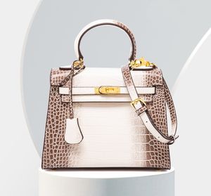 ファッションワニ女性ショルダーバッグデザイナーチェーンハンドバッグ高級 Pu Leatehr クロスボディバッグ小さなフラップ Famale 財布
