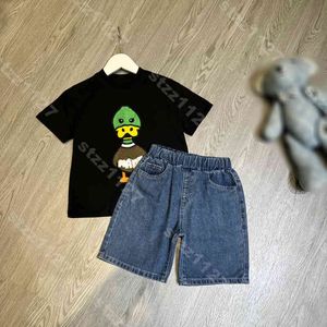 designer barnset bomull T-shirt jeansshorts pojkar flickor tvådelad kostym louisclothes träningsoverall logotyp märke bror syster outfit sommar barn tröjor toppar babykläder