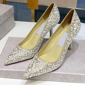 Novos sapatos de casamento Baotou obrigatórios Diamantes tchecos de alta densidade generosos e estrela do blogueiro de moda mesmo banquete formal de salto alto