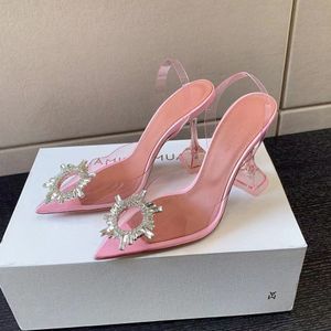 Amina Muaddi Ma'am Begum Crystal-vellished Pvc Pumps Shoes 랩 하이힐 여성 고급 디자이너 드레스 신발 저녁 슬링 백 스트랩 샌들 크리스탈 슈트 신발