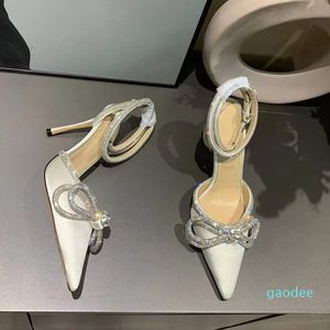 Beyaz saten yüksek topuklu sandaletler deri taban kadın 9.5cm siyah pembe elmas zincir dekorasyon ziyafet kadın ayakkabıları 2022