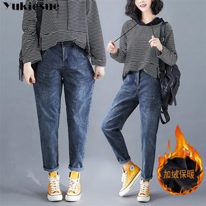 streetwear hög midja förtjockande mager denim byxor kvinnor plus storlek varm stretch löst harem jeans mammas smala midja sammet jeans 210412