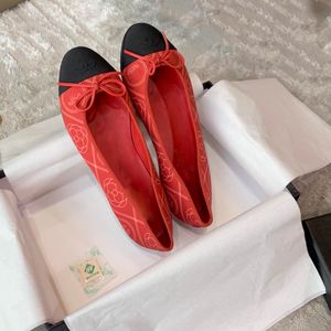 Designer Womens Sandals Tryckt brev patentläder Ballerinas med med bågar Platta hälskor Retro loafers Woman Flip Flop Slipper Classic Red Black Pink Slides