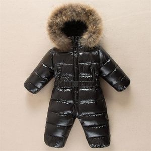 冬の暖かい赤ちゃんロンパーズジャンプスーツの子供はオーバーオールスノースーツ幼児の子供たちの女の子毛皮のフード付きロンパーコスチューム服2271g