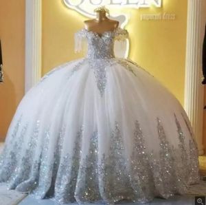 Srebrna błyszcząca suknia balowa suknie ślubne z koronkowego tiulowy aplikacja Tasel koronkowe panny młode Suknia długa szata de Mariage C0525p09