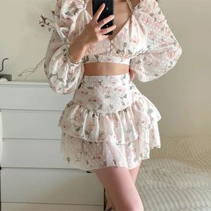 Houzhou Boho Floral Ruffle kjol Kvinnor Elegant Fairycore High midja Aline Pleated Mini Kjol Sexig Beachwear Korean Fashion 220523