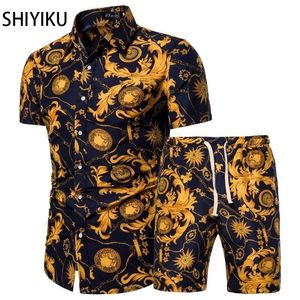 Shiyiku Summer Brand Men s衣類短袖プリントシャツショーツ2ピースファッション男性カジュアルビーチウェア服2206​​21
