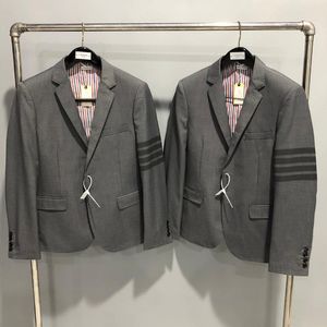 Herrenanzüge Blazers Classic Vier Bar rot weiß blau schwarze Männer Wolle Anzug hoher Taille kurze Freizeitjackenmänner's