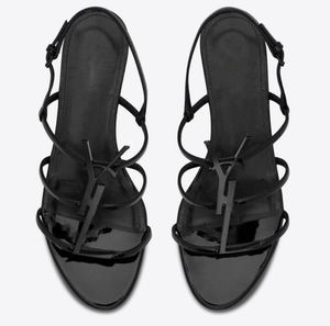 С коробкой Высококачественные женские роскошные дизайнерские сандалии Каблуки Туфли на плоской подошве Туфли с открытым носком Натуральная лакированная кожа Алфавит Классические туфли