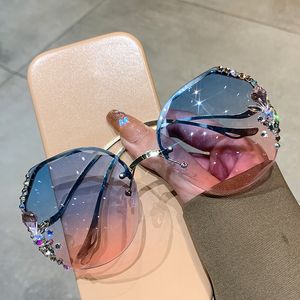 Nya överdimensionerade rimls diamanter dekorerade solglasögon trendig mode färgglada uv400 kvinnliga skuggpopulära glasögon för kvinnor