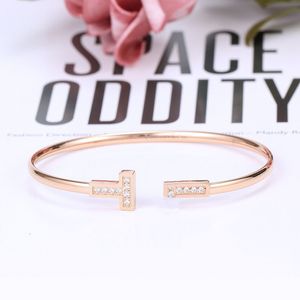 2024 Bracciale a doppia T da donna Braccialetti da coppia in acciaio inossidabile Gioielli femminili Bracciale popolare americano in acciaio inossidabile Oro rosa Netto Marea rossa Migliore qualità