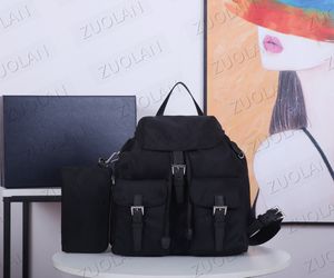 BZ811 Designer Nylon Backpack Back Classic P Mochilas para homens ou mulheres Bolsa escolar tamanho 32x30x15cm Bags de viagem portáteis de alta capacidade