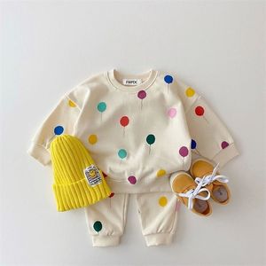 春の赤ちゃん男の子の女の子の服セット子供のスーツの子供長袖のフード付き綿セーターパンツスーツ服服220326