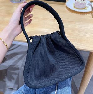 Luxury Knitting Wallets Solid Color Simple Women Elegance Dinner Party Handbag Designer Draw Cord Retro Womens Messenger Bag Change Purse