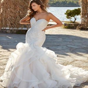 Abito da sposa in pizzo a sirena di lusso con volant Sweetheart Organza Plus Size Abiti da sposa da spiaggia 2022 Perle Sweep Train Donna Paese Sposa Vestido De Noiva