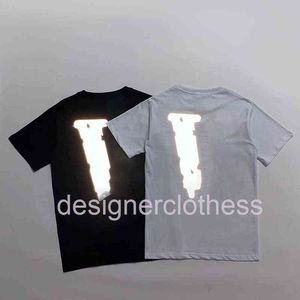 22SS Fashion Brand Classic Reflekterande Kortärmad Sommar Män och Kvinnors Rund Neck Style Loose Street T-shirt Mångsidig VLONES