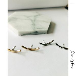 Gebogene Riegel-Ohrringe. großhandel-Stift peri sbox dünne gebogene Stangen geometrische Ohrringe für Frauen glatt kleine massive Goldminimalistische Stufen EFFI22