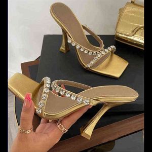 Sexiga tofflor för kvinnor Mule Ladies Gold High Heels Sandaler Fashion Square Open Toe Crystal Strap Party Weeding Shoes Slides 220530