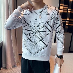 Men's T-Shirts Casual Spring O Neck Long Sleeve Tees Tops Men Street Fashion Black White Pullover Printed T-Shirt Slim Fit Autumn Mens T-Shi