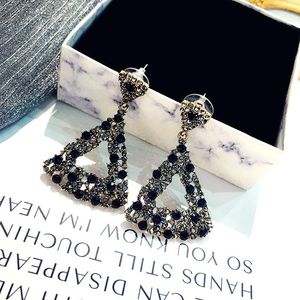 Baumeln Kronleuchter Vintage Schwarz Kristall Tropfen Ohrringe Für Frauen Hohl Dreieck Ohrring Statement Mode Hochzeit Schmuck GeschenkeDangle