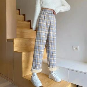 Lucyever Oversize Winter Warm Plush Plaid Pants Women Casual Loose Wide Leg Trousers Harajuku Hip-hop Unisex Streetwear Pants 211218