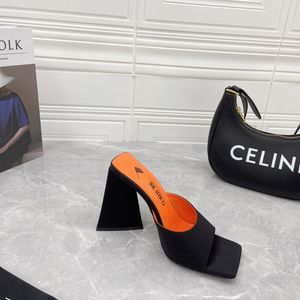 Attico Devon Heeled Sandals 검은 슬리퍼 새틴 실크 블록 힐 마리 하이힐 신발 슬라이드에 슬라이드 열린 발가락 신발을위한 고급 디자이너 공장 신발