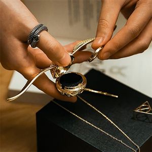 Goldene Schnatz-Ringbox mit Flügeln, bewegliche Luxus-Schmuckschatulle, Aufbewahrungs-Organizer-Etui, zeigt Halskette, Antrag, Geburtstag, Geschenkbox, Ideen 220805