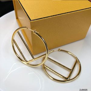 2022brincos de designer de luxo clássico minimalista letras de ouro grandes rodadas brinco redondo para mulheres joias de marca de alta qualidade festa de casamento bom