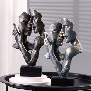 Resin Statua Nordic Retro Para Kissing Home Decor Figurki Złoty Romantyczny Rzeźba Życie Dekoracje Ozdoby 220406